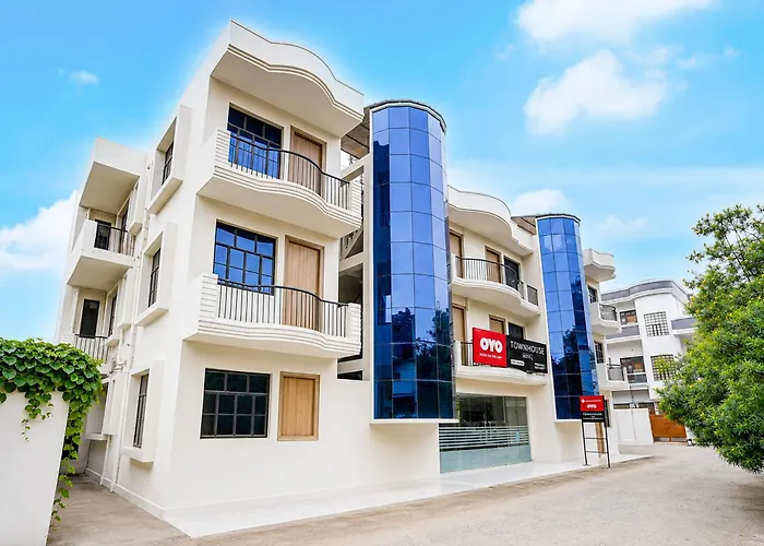 Super Townhouse Prayagraj New Cantt Formerly White Colony