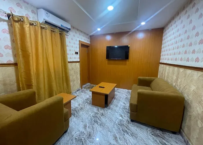 Goldstep Hotel Effurun