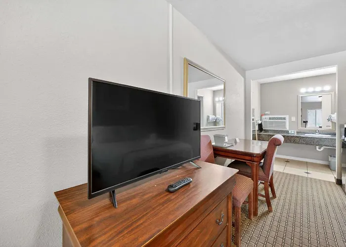 Eagle Motel Suite 118