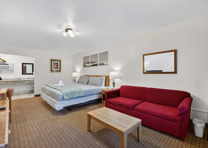 Eagle Motel Suite 107