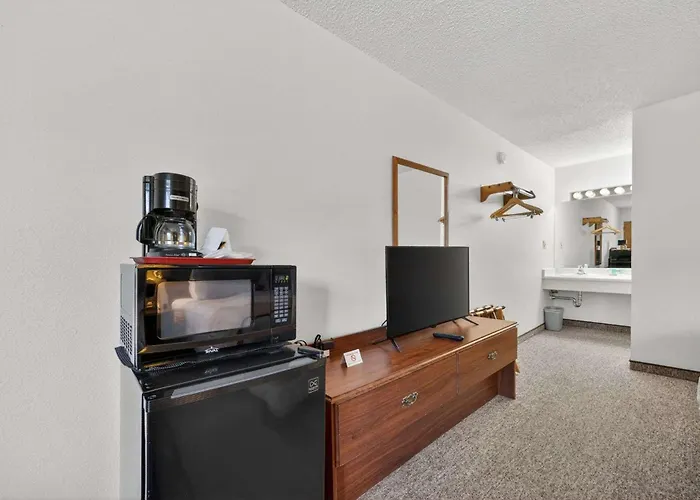 Eagle Motel Suite 225