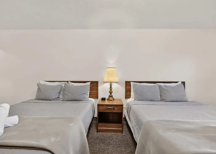 Eagle Motel Suite 108