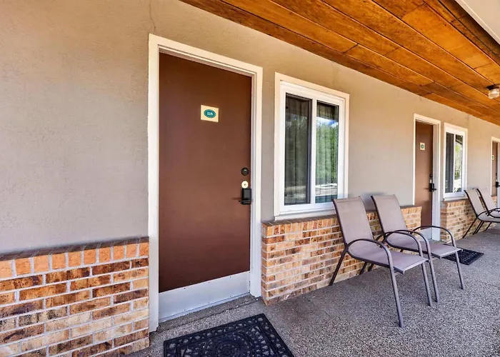 Eagle Motel Suite 118