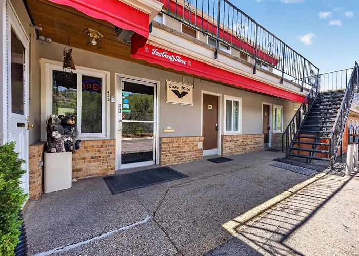 Eagle Motel Suite 111