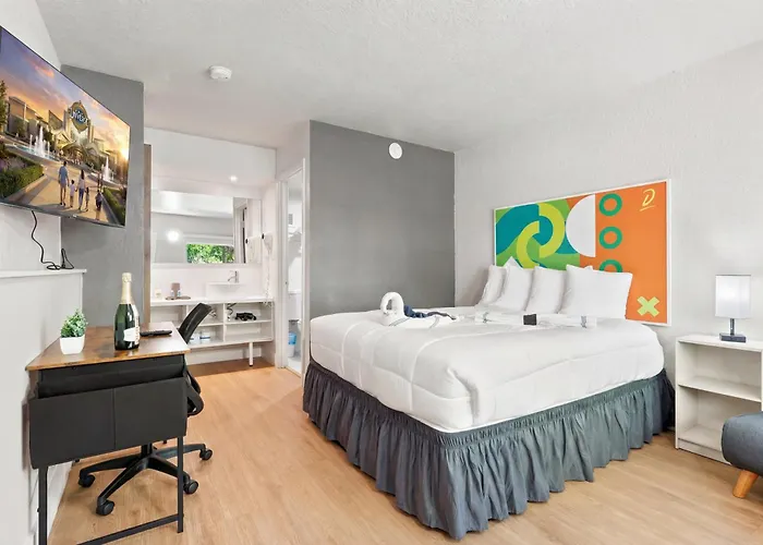 Hotel-Style Room Pool & Free Parking