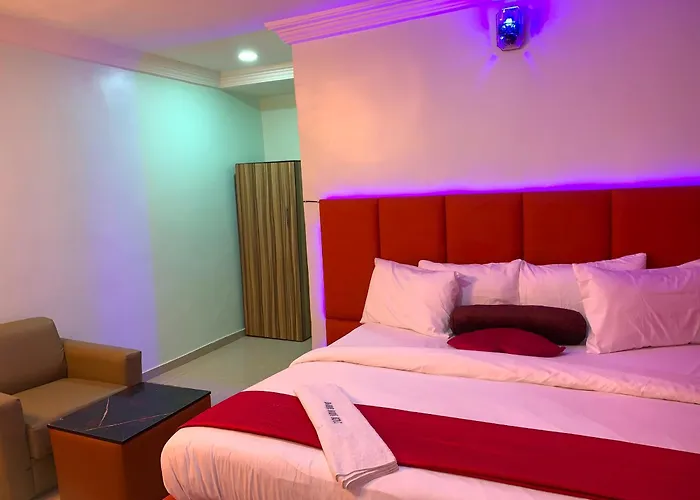 Diamond Groove Hotel & Suites