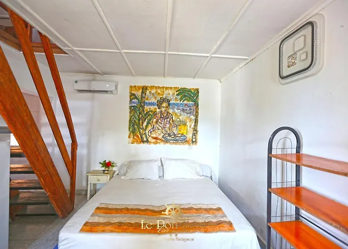 Le Port Hotel