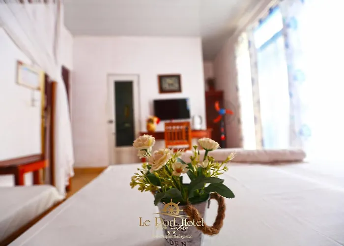Le Port Hotel