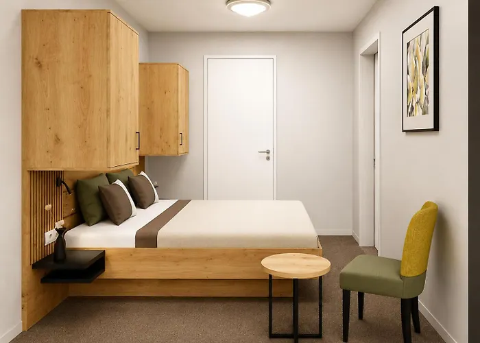 Green Trail Hotel