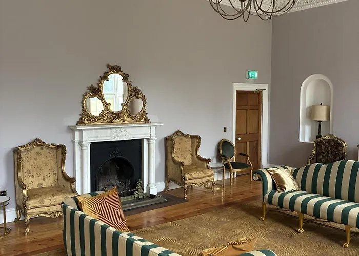 Uppercourt Manor