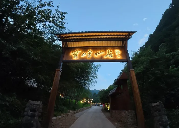 Baofeng Xianju, Wulingyuan District, Zhangjiajie City