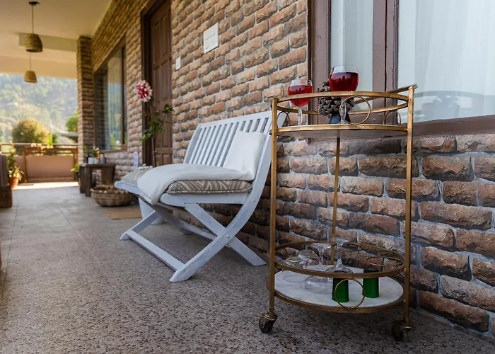 Thhpsociety - Exstacy Stays & Cafe - Your Romantic & Cozy Getaway - Mountain View , Hot Tub , Parking - Mukteshwar