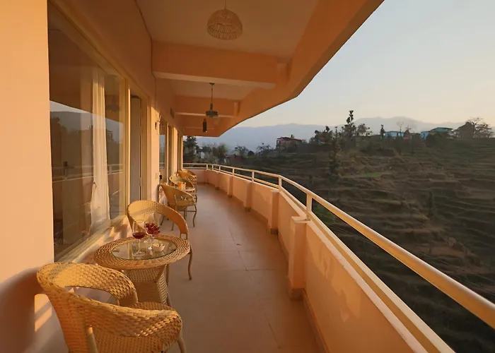 Thhpsociety - Exstacy Stays & Cafe - Your Romantic & Cozy Getaway - Mountain View , Hot Tub , Parking - Mukteshwar