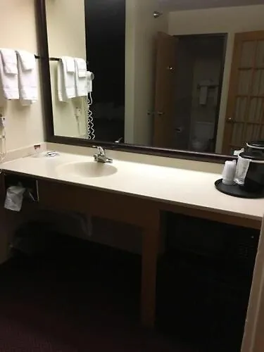 Moose Lake Lodge & Suites