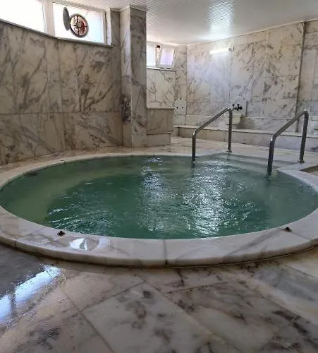 3Su Havuzlu Termal Otel