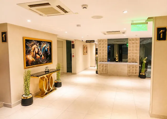 Hotel Space Crest