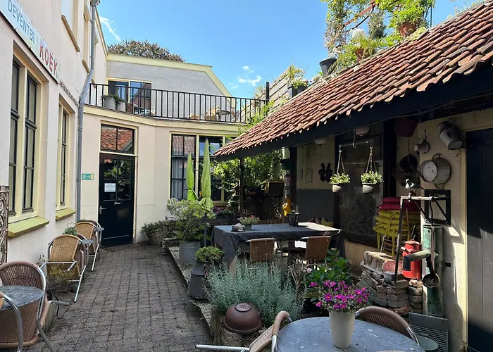 Hotel Hanzestadslogement De Leeuw in het centrum, Snoepwinkel, Hanzemuseum, Koffieschenkerij met Binnenplaats, Kamers met keukentje en Ontbijtservice