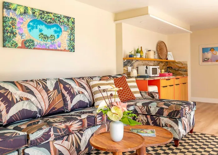 Wayfinder Waikiki - Voted Top 10 Best Hotels In Hawaii!