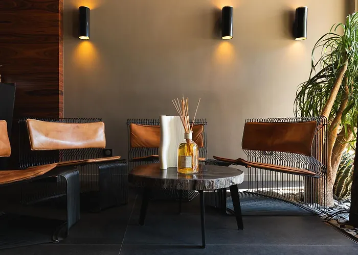 Lhotel - Face Au Chateau - Boutique Hotel Et Seminaires