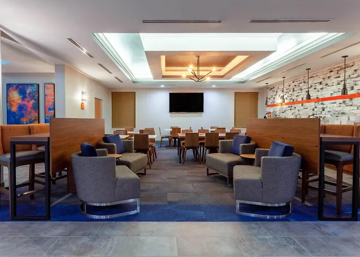 La Quinta By Wyndham St. Petersburg Northeast *Newly Renovated Hotel