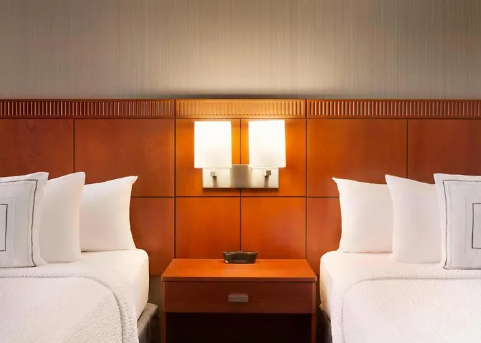 Courtyard By Marriott Bloomington Normal Hotel