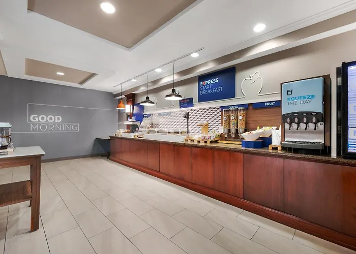 Holiday Inn Express & Suites Buffalo Airport, Ny