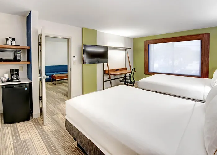 Holiday Inn Express Woodbridge By Ihg