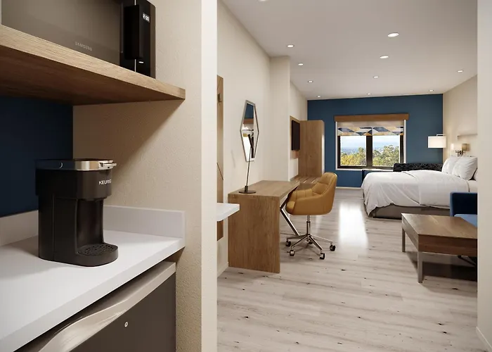 Holiday Inn Express & Suites Southfield - Detroit