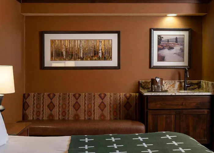 Wayfinder Bishop Hotel