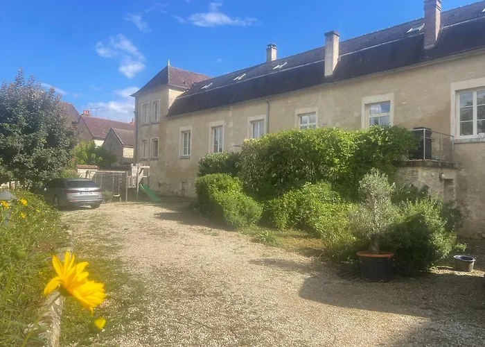 Logis Hostellerie des Clos Chablis