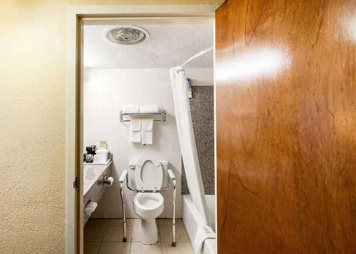 Quality Inn & Suites Lincoln South