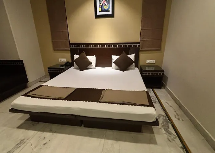 Smyle Inn - Comfort & Value Near New Delhi Railway Station - Since 1998