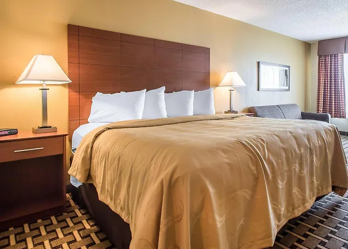 Quality Inn & Suites East Troy I-43