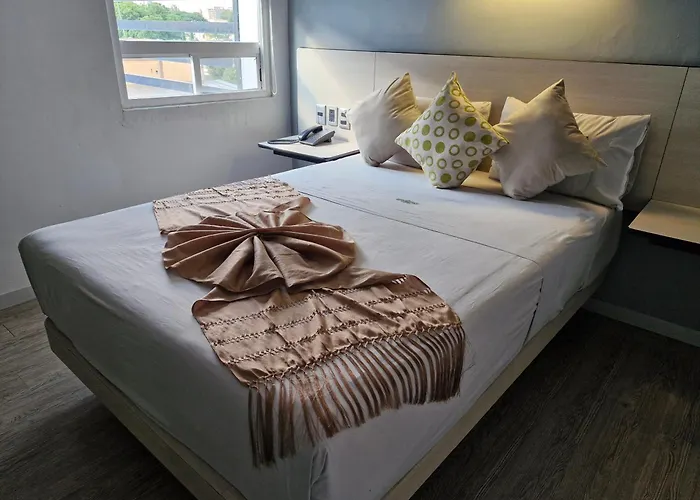 HOTEL LEMON GREEN -Zona Expo Frente al Centro de Convenciones