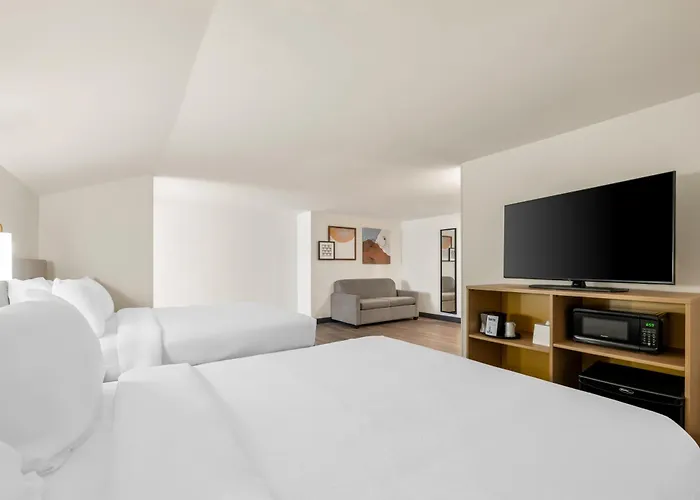 Spark By Hilton Freeport