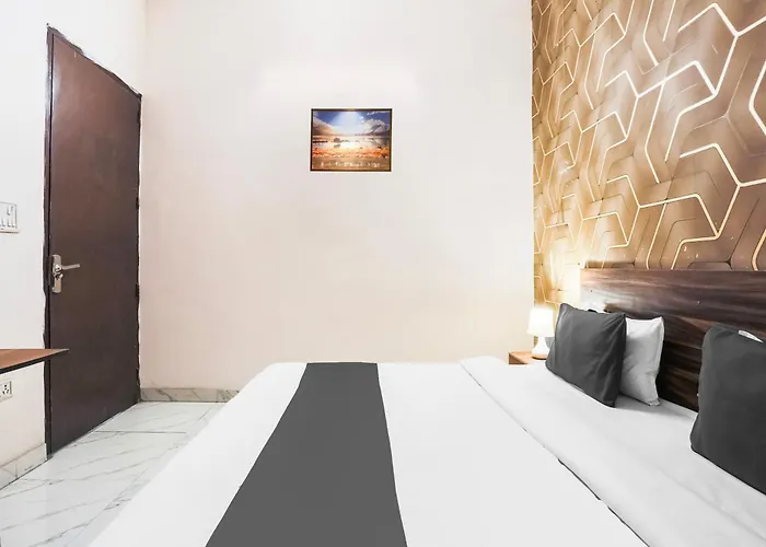Super Hotel O Downtown Uttam Nagar Formerly Town Plaza