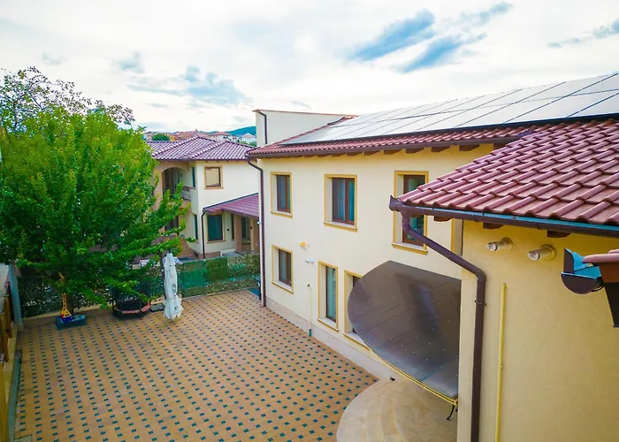 Casa cu Nuc