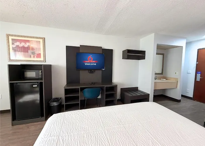 Motel 6 Elkhart, In