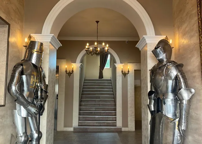 Hotel Antique - Free Private Parking