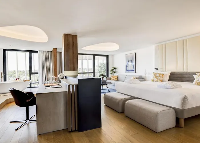 Golden Tulip Lyon Ouest Techlid Hotel & Spa