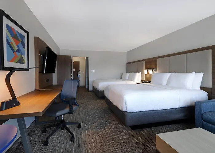 Holiday Inn Express & Suites - Detroit - Dearborn By Ihg