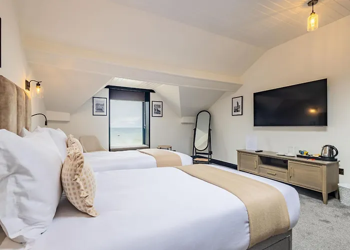 Falcon'S Nest Hotel