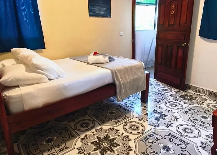 Chale'S House Hotel