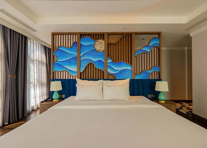 The Moon Boutique Hotel Cat Ba