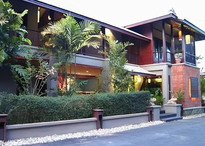 Baan Lapoon Hotel
