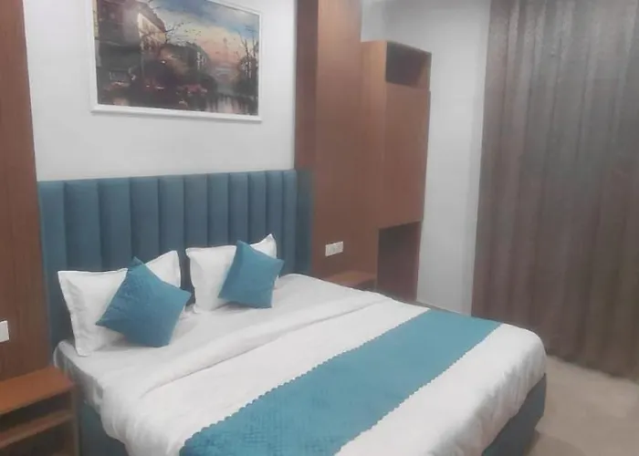 Hotel R K Luxe