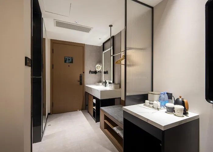 Atour Hotel Tengchong Wenxing Building