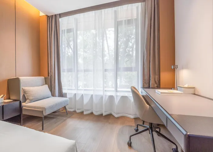Atour Hotel Tianjin Wudadao Tonglou Subway Station