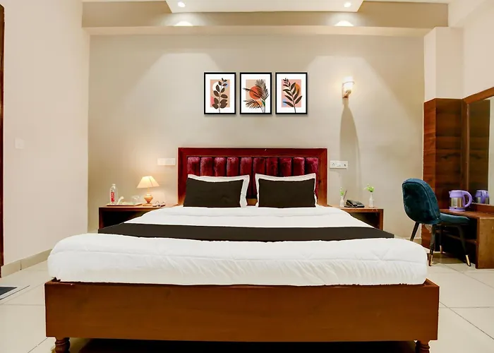 Super Townhouse Dera Bassi