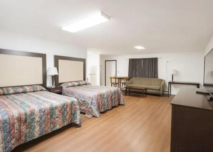 Hotel Oskaloosa - Hwy 63/92